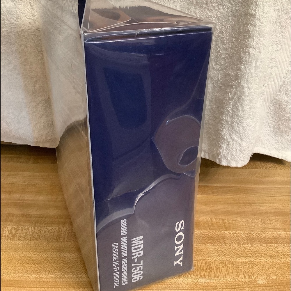 Sony Professional MDR-7506 Sound Monitor Headphones - Picture 6 of 8